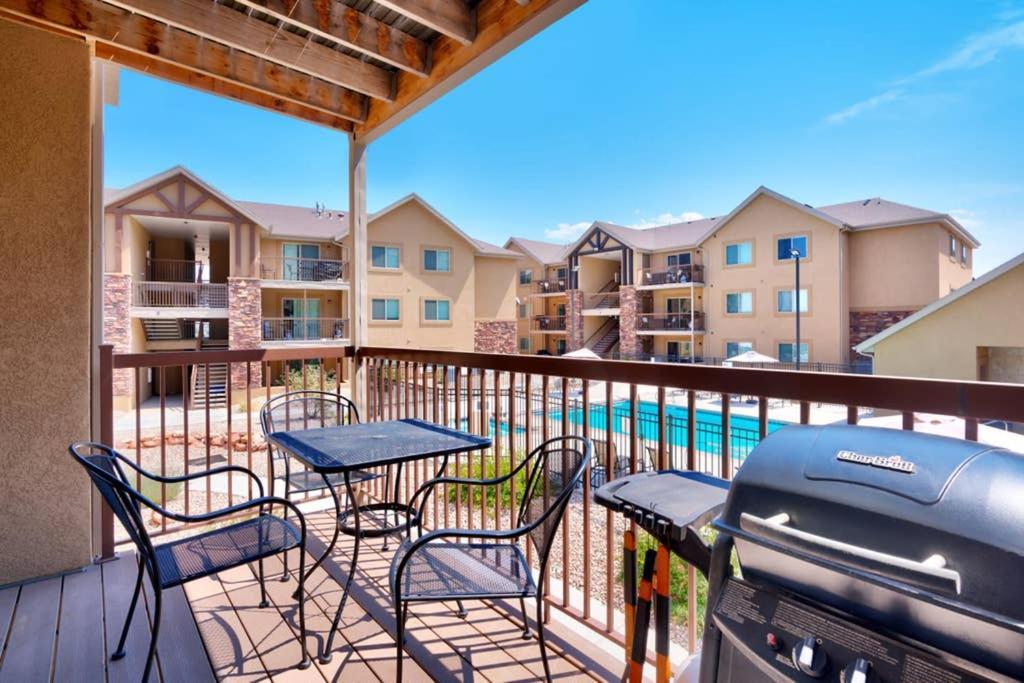 5J Top Floor Redcliff Condo, Pool & Hot Tub Moab Exterior photo